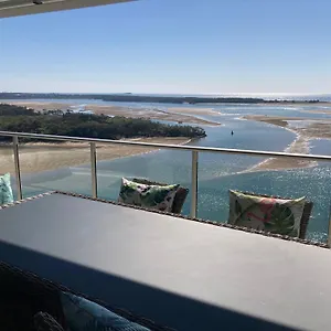 https://waves-maroochy-river.hotelssunshinecoast.net
